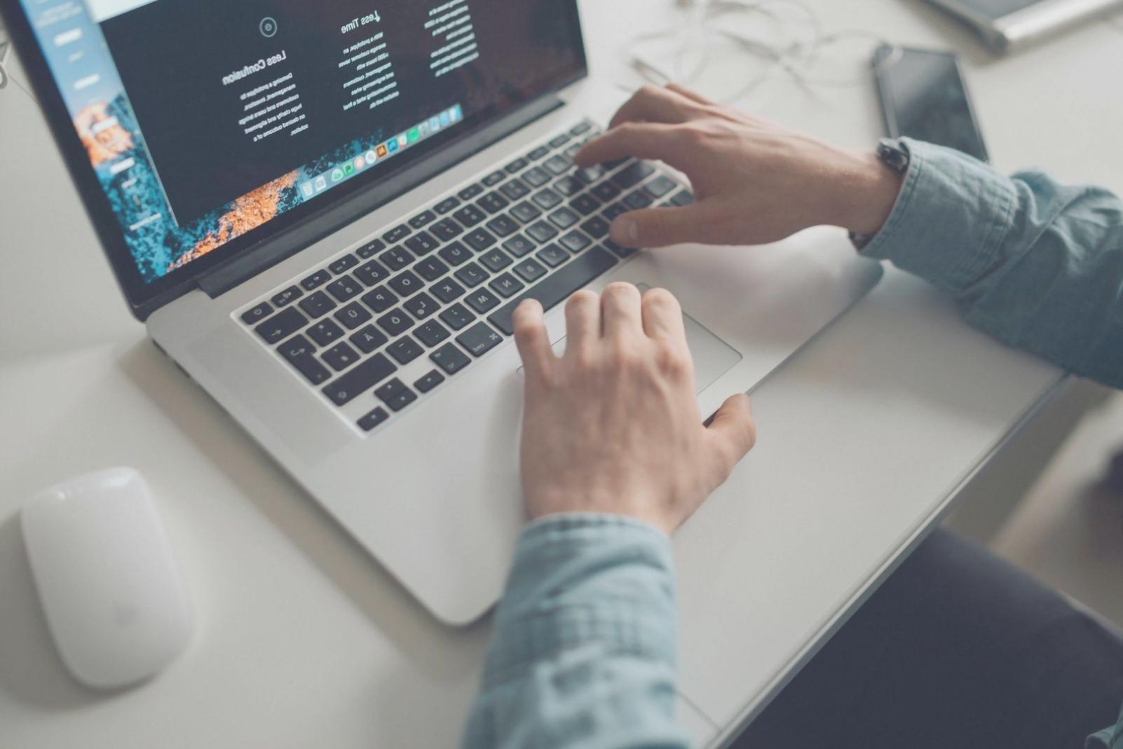 Sesión de planificación financiera colaborativa